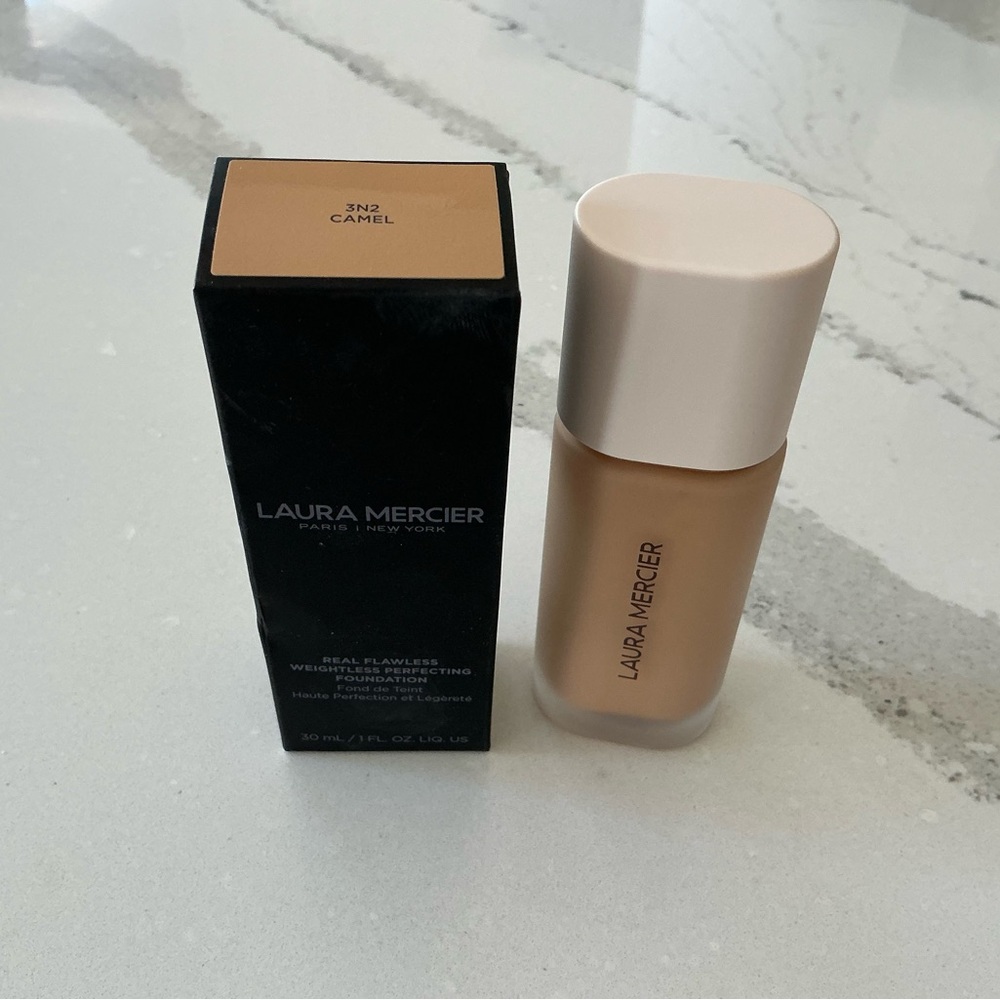 NEW Laura Mercier Real Flawless Weightless Perfecting Foundation